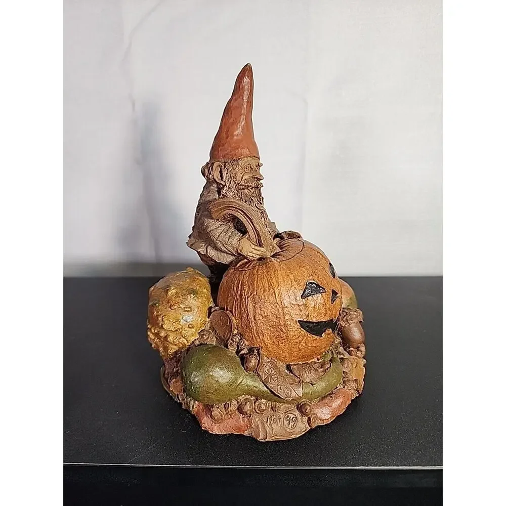 1984 Tom Clark Gnome Figurine "Hal" with Halloween Jack O Lantern - Picture 2 of 6